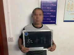 群租楼室内停放多辆电动车着火，海口龙