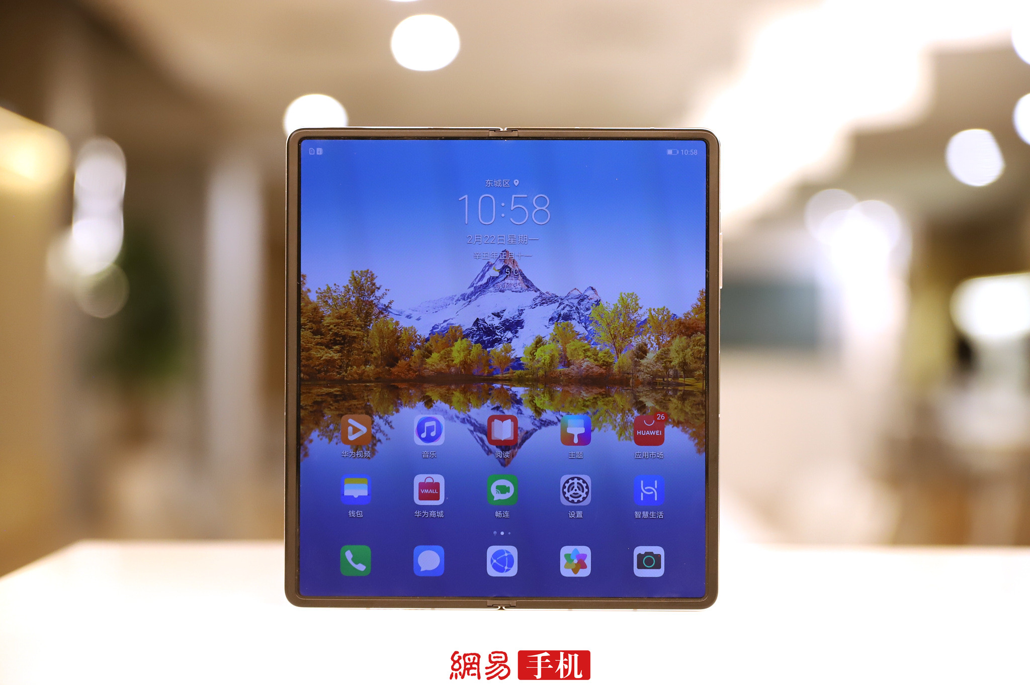 华为Mate X2真机图集：抢到就赚到的折叠屏旗舰